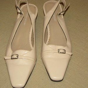 🌠5/$15 Naturalizer Great neutral short heel